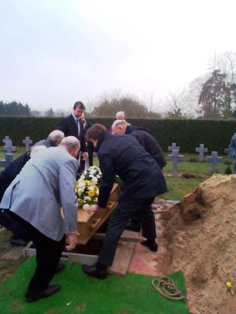 Laatste voorbereiding voor de ter aarde legging